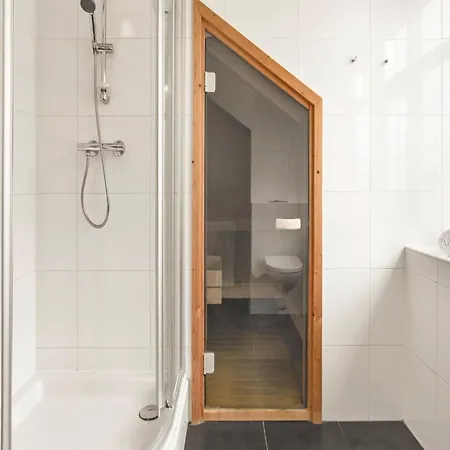 Bungalow By Water With Sauna In South Holland 別荘 *